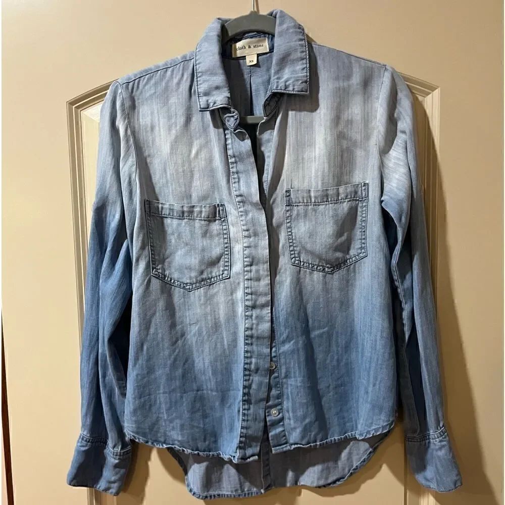 ANTHROPOLOGIE CLOTH & STONE Split Back Chambray Shirt Blue Light Wash XS